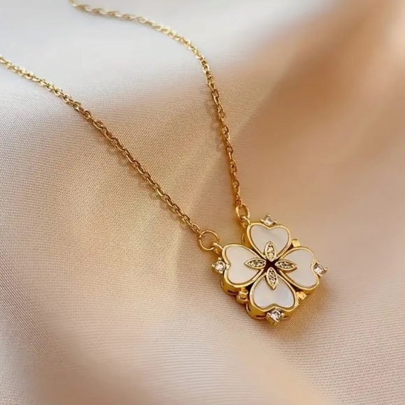 Exquisite High-End Magnetic Heart Four Leaf Clover Golden-Toned Pendant Necklace - Picture 6 of 8